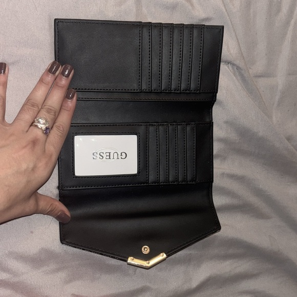 Guess wallet - Picture 3 of 6